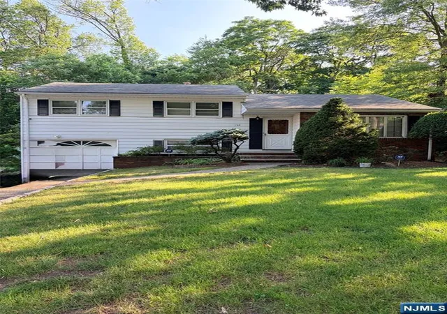 Homes for sale in Paramus, NJ | 108 Morningside Rd, Paramus, NJ 07652 | MLS# 26022627
