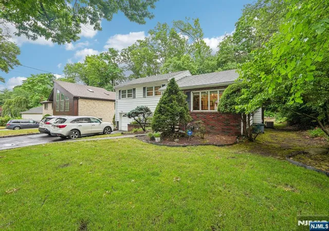 Homes for sale in Paramus, NJ | 108 Morningside Rd, Paramus, NJ 07652 | MLS# 26022627