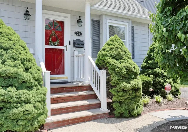 Homes for sale in Dumont, NJ | 29 Margaret Ct, Dumont, NJ 07628 | MLS# 26022628
