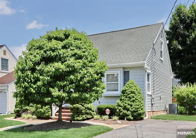 Homes for sale in Dumont, NJ | 29 Margaret Ct, Dumont, NJ 07628 | MLS# 26022628