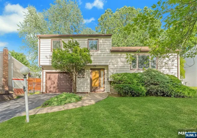 1st image of 8 E Marlo Rd, Livingston, NJ 07039 | MLS# 26022647
