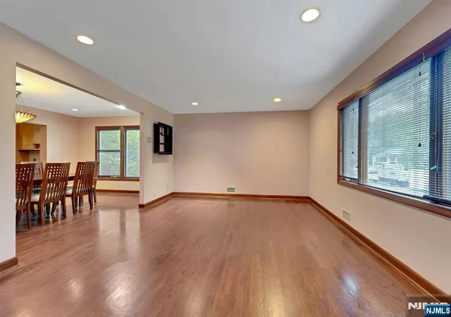 2nd image of 8 E Marlo Rd, Livingston, NJ 07039 | MLS# 26022647