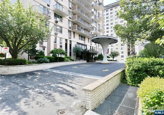 Photo 2 of Condo for sale at 160 Overlook Ave #2D, Hackensack, NJ 07601 | MLS# 26022664 | Listing updated on 2026-08-31