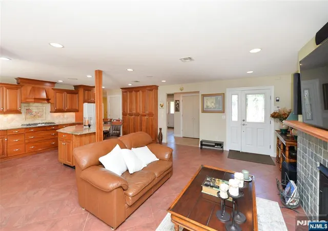 Homes for sale in New Milford, NJ | 513 Boulevard, New Milford, NJ 07646 | MLS# 26022679