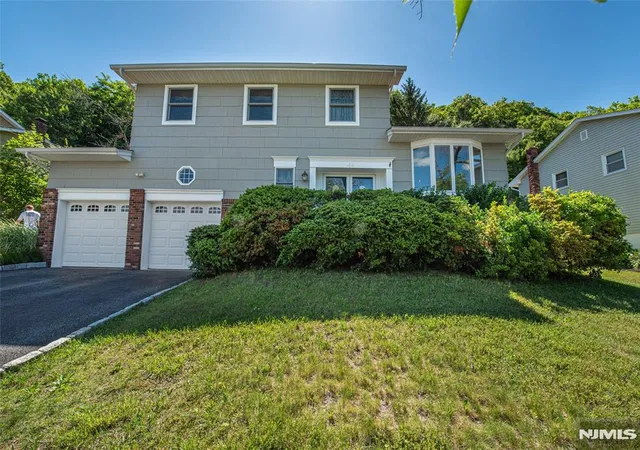 Homes for sale in Wanaque, NJ | 44 Molinari Dr, Wanaque, NJ 07465 | MLS# 26022693
