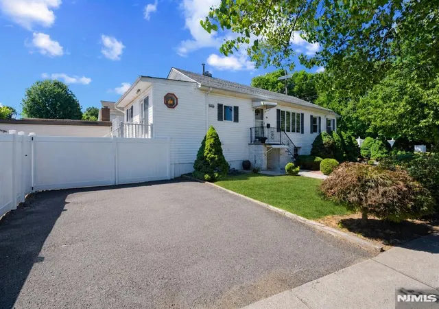 Homes for sale in Secaucus, NJ | 55 Central Ln, Secaucus, NJ 07094 | MLS# 26022701