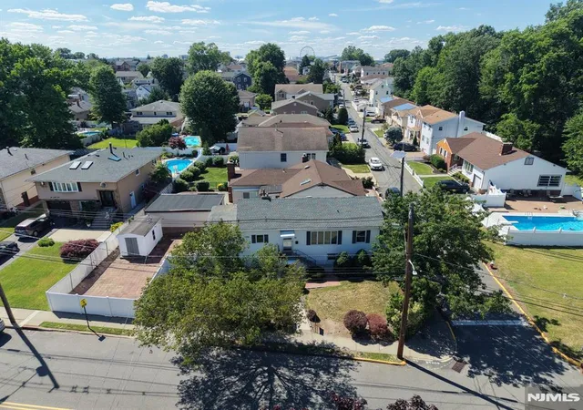 3rd image of 55 Central Ln, Secaucus, NJ 07094 | MLS# 26022701