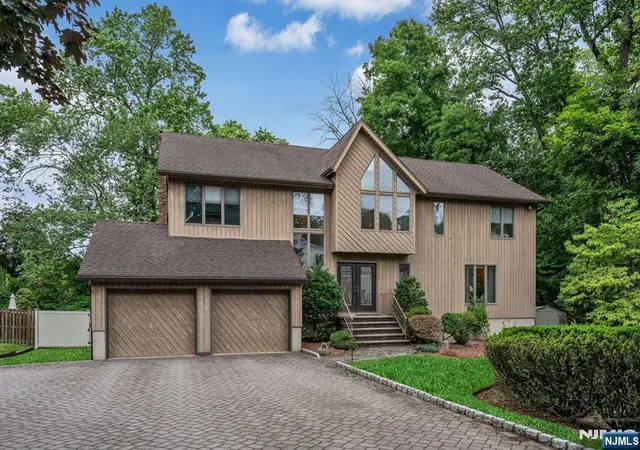 Homes for sale in Closter, NJ | 12 Jason Woods Rd, Closter, NJ 07624 | MLS# 26022705
