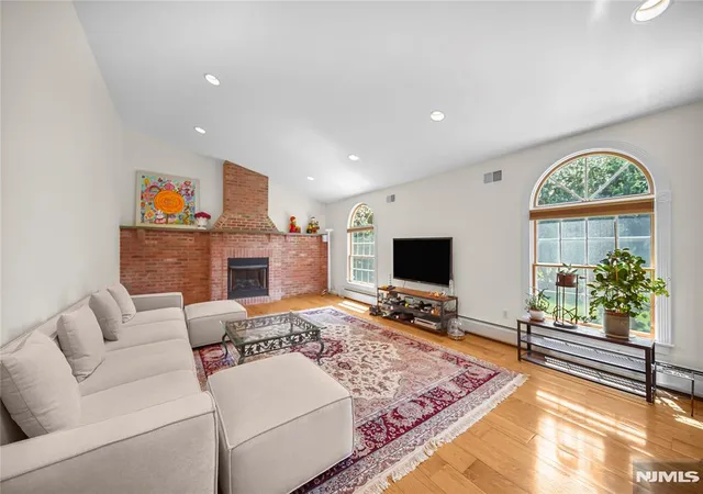 Homes for sale in Cresskill, NJ | 177 Engle St, Cresskill, NJ 07626 | MLS# 26022755
