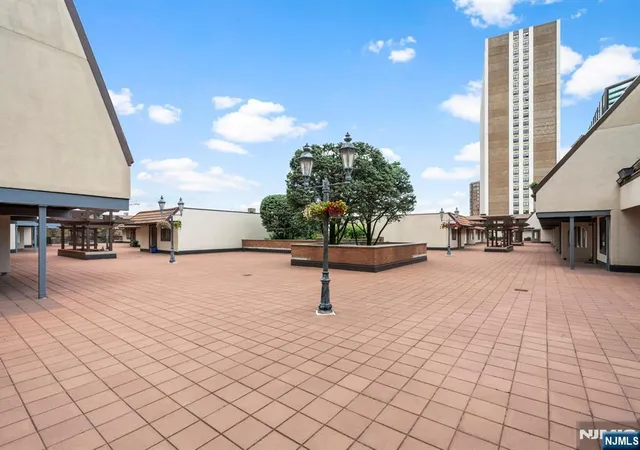 2nd image of 300 Gorge Rd, Cliffside Park, NJ 07010