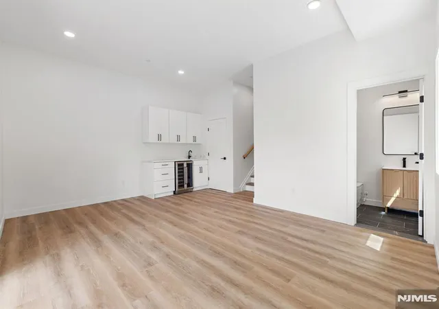 Homes for sale in Cliffside Park, NJ | 501 Saint Pauls Ave, Cliffside Park, NJ 07010 | MLS# 26022885