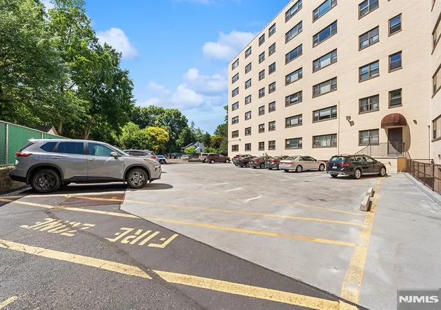 2nd image of 25 Grand Ave, Hackensack, NJ 07601
