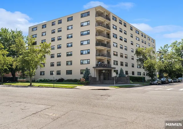 Homes for sale in Hackensack, NJ | 25 Grand Ave #5D, Hackensack, NJ 07601 | MLS# 26022910