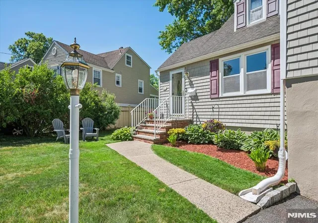 3rd image of 40 Elmwood Rd, Florham Park Borough, NJ 07932 | MLS# 26022944