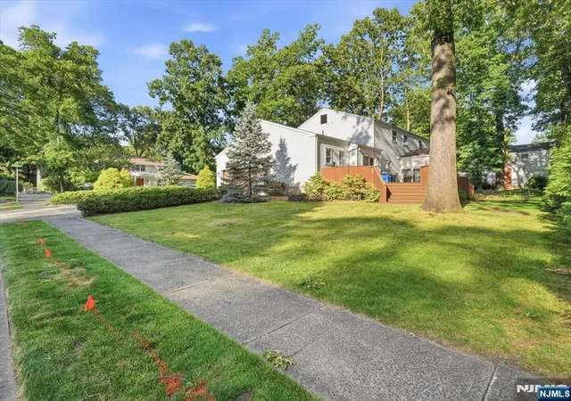Homes for sale in Oradell, NJ | 862 Battel Pl, Oradell, NJ 07649 | MLS# 26022968
