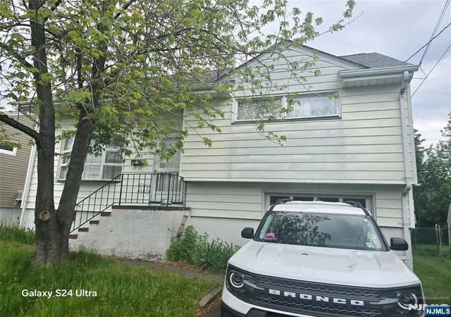 Homes for sale in Wood Ridge, NJ | 193 Union Ave, Wood Ridge, NJ 07075 | MLS# 26022974