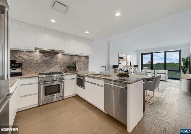Homes for sale in Cliffside Park, NJ | 320 Adolphus Ave #806, Cliffside Park, NJ 07010 | MLS# 26022982