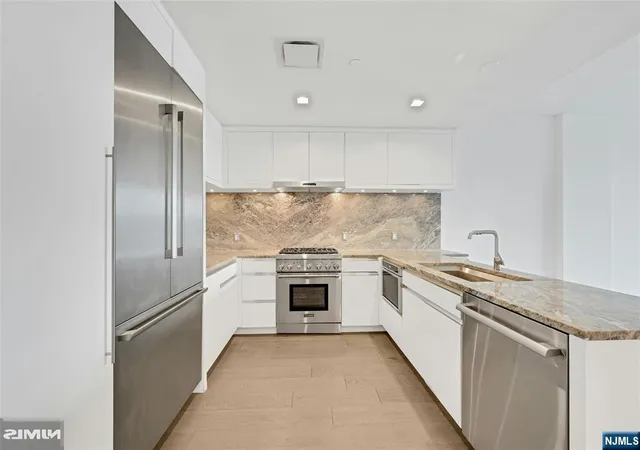 Homes for sale in Cliffside Park, NJ | 320 Adolphus Ave #806, Cliffside Park, NJ 07010 | MLS# 26022982
