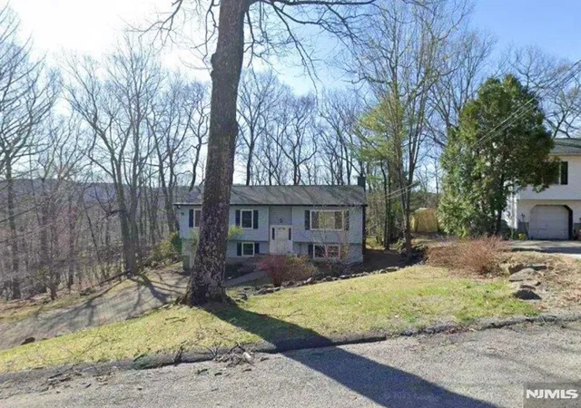 Homes for sale in Vernon, NJ | 5 Grey Trl, Vernon, NJ 07462 | MLS# 26023046
