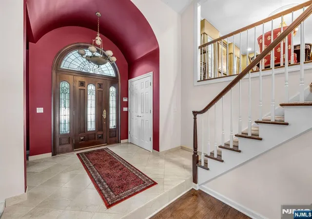 Photo 3 of Sale Pending at 24 Vanderbeck Ln, Mahwah, NJ 07430 | MLS# 26023067 | Listing updated on 2026-09-02
