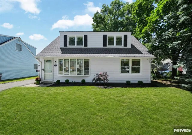 Homes for sale in Rochelle Park, NJ | 25 Parker Ave, Rochelle Park, NJ 07662 | MLS# 26023078