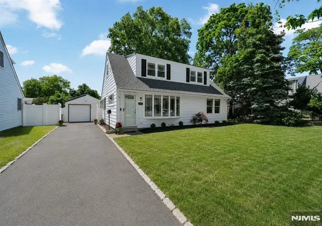 Homes for sale in Rochelle Park, NJ | 25 Parker Ave, Rochelle Park, NJ 07662 | MLS# 26023078