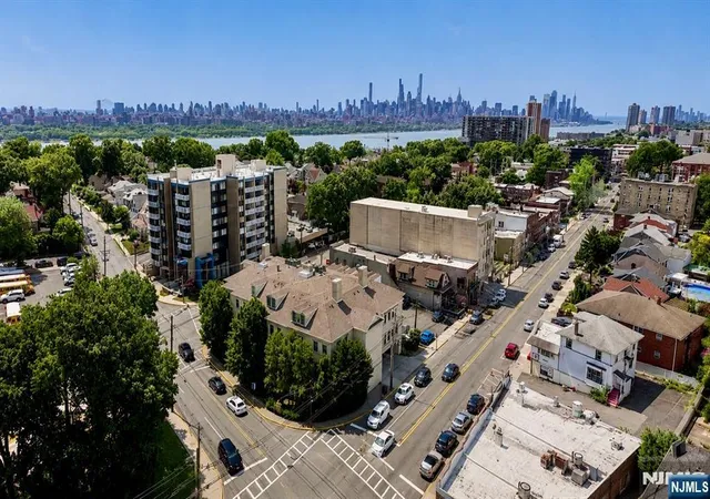 2nd image of 180 Edgewater Rd, Cliffside Park, NJ 07010
