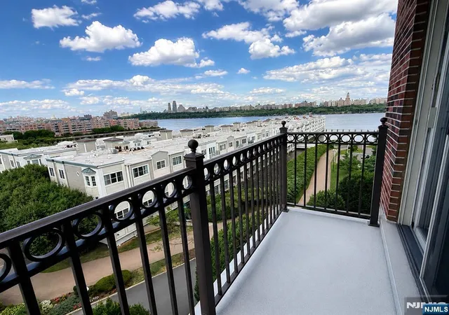Homes for sale in Edgewater, NJ | 3418 City Pl #3418, Edgewater, NJ 07020 | MLS# 26023092