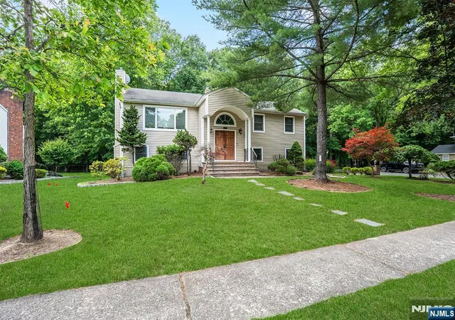 Homes for sale in Closter, NJ | 21 Kennedy Cir, Closter, NJ 07624 | MLS# 26023094