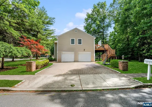 Homes for sale in Closter, NJ | 21 Kennedy Cir, Closter, NJ 07624 | MLS# 26023094
