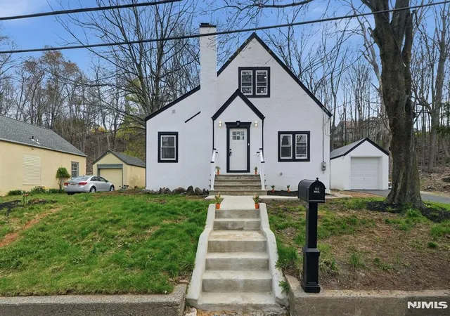 2nd image of 31 Saint Moritz Pl, Wayne, NJ 07470 | MLS# 26023112