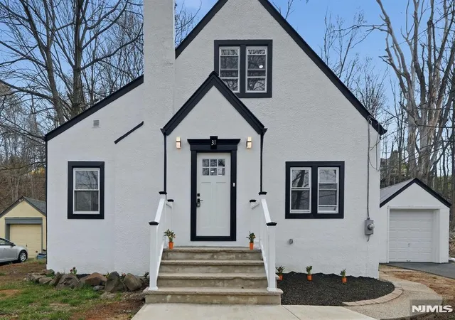 Photo 3 of Sale Pending at 31 Saint Moritz Pl, Wayne, NJ 07470 | MLS# 26023112 | Listing updated on 2026-07-29