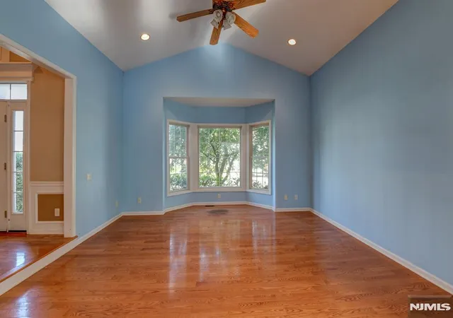 Photo 4 of Single family home for sale at 16 Commanders Ct, Totowa, NJ 07512 | MLS# 26023114 | Listing updated on 2026-10-05