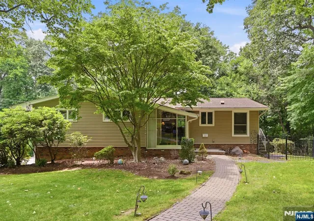 Homes for sale in Woodcliff Lake, NJ | 23 Cressfield Ct, Woodcliff Lake, NJ 07677 | MLS# 26023123