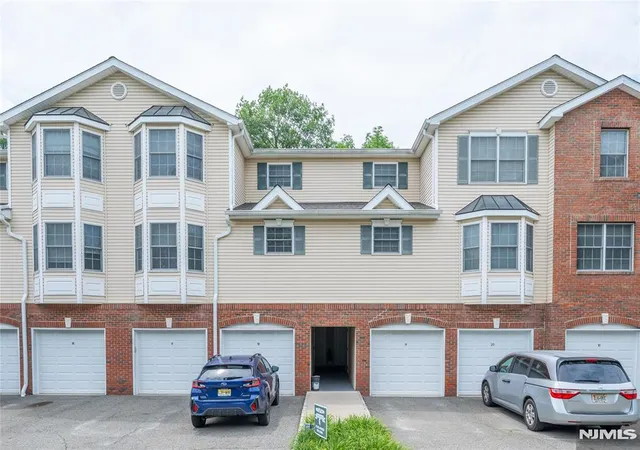 Homes for sale in Pompton Lakes, NJ | 30 08 Federal Hill Rd #8, Pompton Lakes, NJ 07442 | MLS# 26023137