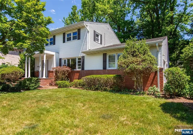 Homes for sale in Englewood Cliffs, NJ | 34 S Virginia Ct, Englewood Cliffs, NJ 07632 | MLS# 26023145