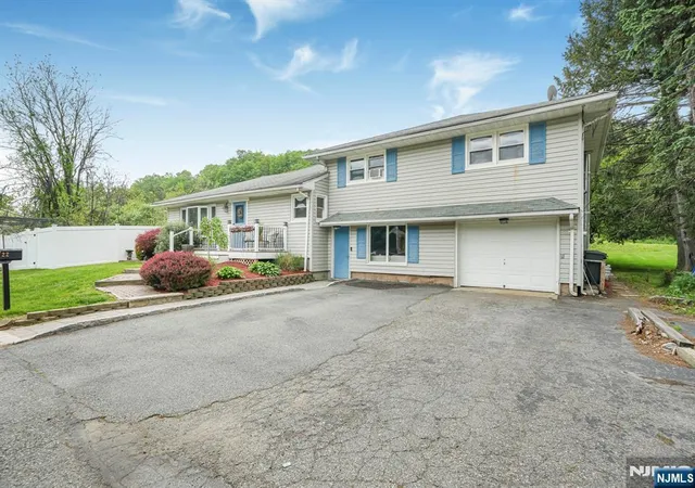 Homes for sale in Pompton Lakes, NJ | 22 Federal Hill Rd, Pompton Lakes, NJ 07442 | MLS# 26023163