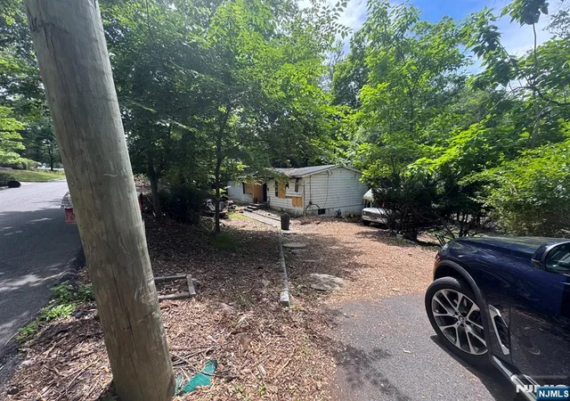 3rd image of 40 Forest Ave, Montvale, NJ 07645 | MLS# 26023167