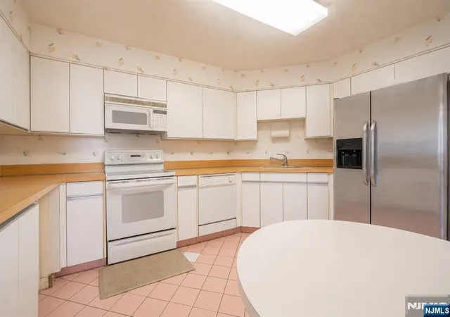 Homes for sale in Secaucus, NJ | 2006 Harmon Cove Tower, Secaucus, NJ 07094 | MLS# 26023178