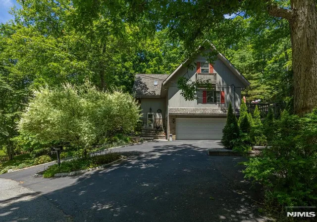 Homes for sale in Vernon, NJ | 1150 Lakeside Dr, Vernon, NJ 07422 | MLS# 26023205
