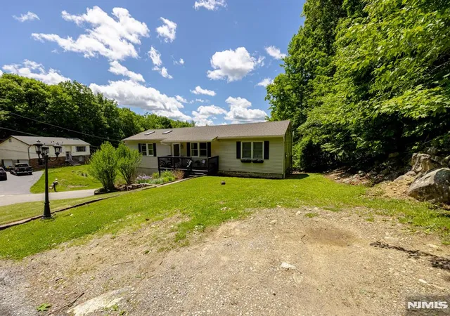 Homes for sale in Vernon, NJ | 1 Bantry Ct, Vernon, NJ 07422 | MLS# 26023206
