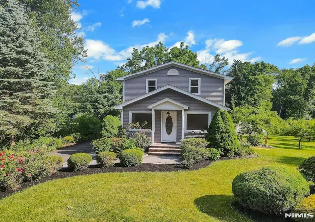 2nd image of 32 Bellows Ln, Montville Township, NJ 07082 | MLS# 26023233