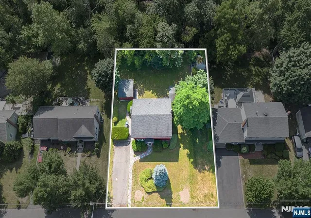 Homes for sale in Paramus, NJ | 354 Terhune Ave, Paramus, NJ 07652 | MLS# 26023238