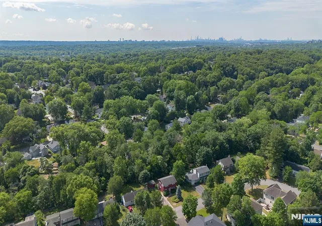 Homes for sale in Paramus, NJ | 354 Terhune Ave, Paramus, NJ 07652 | MLS# 26023238