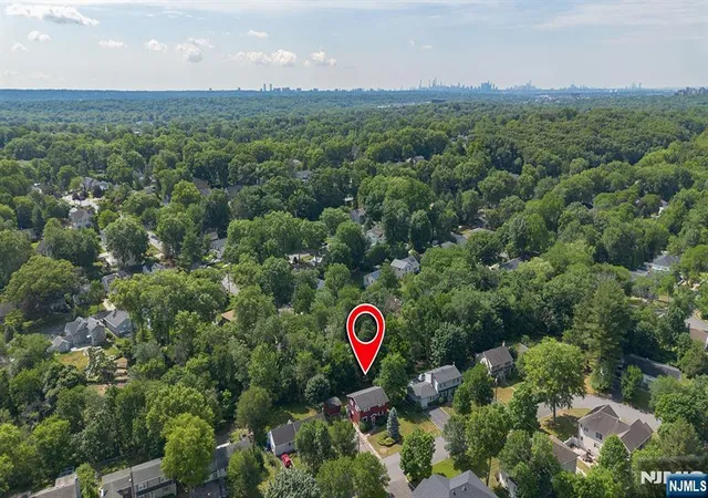 Homes for sale in Paramus, NJ | 354 Terhune Ave, Paramus, NJ 07652 | MLS# 26023238