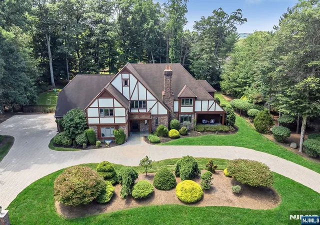 Homes for sale in Franklin Lakes, NJ | 739 Shoshone Trl, Franklin Lakes, NJ 07417 | MLS# 26023253
