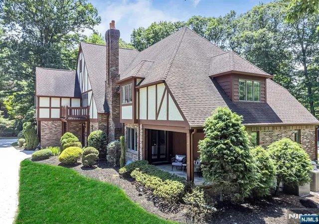 Homes for sale in Franklin Lakes, NJ | 739 Shoshone Trl, Franklin Lakes, NJ 07417 | MLS# 26023253