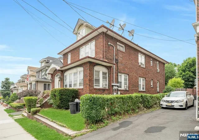 Homes for sale in Cliffside Park, NJ | 417 Oakdene Ave, Cliffside Park, NJ 07010 | MLS# 26023256