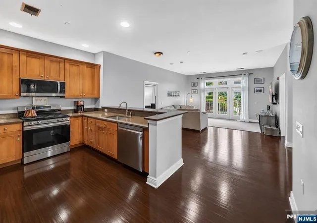 Homes for sale in Jersey City, NJ | 7400 River Rd, Jersey City, NJ 07047