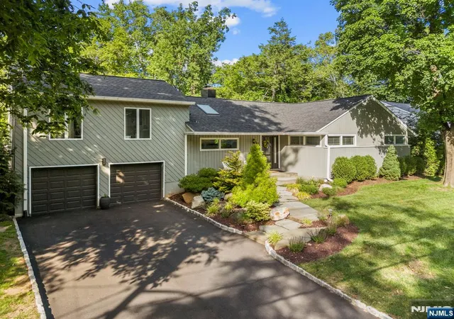 Homes for sale in Hillsdale, NJ | 116 Saddlewood Dr, Hillsdale, NJ 07642 | MLS# 26023270